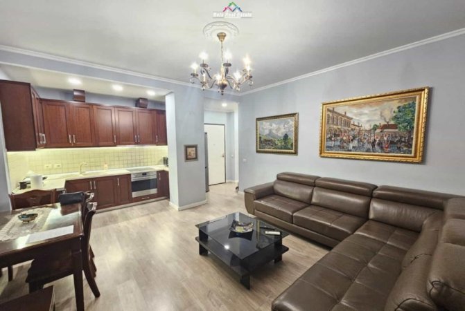 Tirane, jepet me qera apartament 2+1 Kati 2, 115 m² 600 € (xhanfize keko)