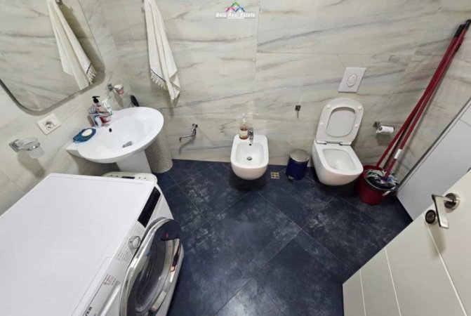 Tirane, jepet me qera apartament 2+1 Kati 2, 115 m² 600 € (xhanfize keko)