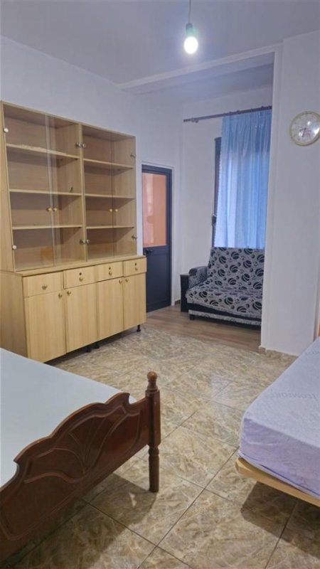 Tirane, jepet me qera shtepi 3+1+Ballkon Kati 0, 112 m² 350 € (rruga Tirane Durres km 2, afer Shkolles Nobel Tirane)