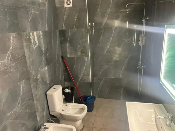 Tirane, jepet me qera apartament 2+1+Ballkon Kati 2, 85 m² 550 € (ASTIR)