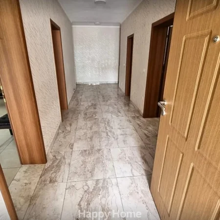 Tirane, jepet me qera Vile 3 Katshe , 600 m² 