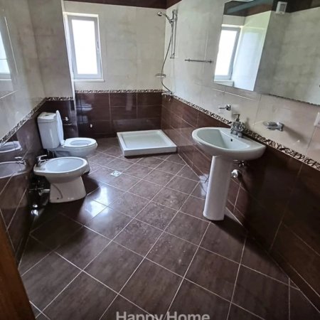 Tirane, jepet me qera Vile 3 Katshe , 600 m² 