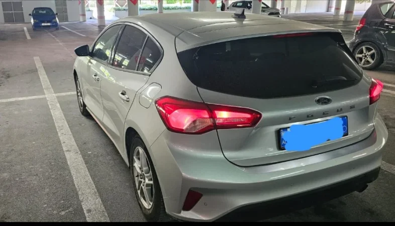 Tirane, shes makine Ford Focus Nafte, gri metalizato automatik Kondicioner 90.000 km 8.500 €