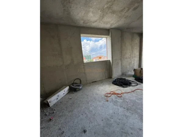 Tirane, shitet apartament 2+1+Ballkon Kati 1, 99 m² 159.000 € (Fusha Aviacionit)