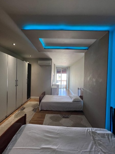 Tirane, jepet me qera apartament 2+1+Aneks+Ballkon Kati 5, 120 m² 550 € (Astir)