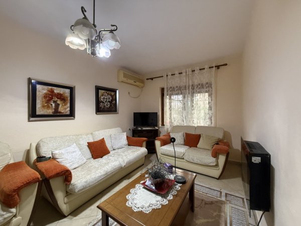 Tirane, jepet me qera apartament 2+1+Ballkon Kati 1, 85 m² 600 € (Oxhaku)