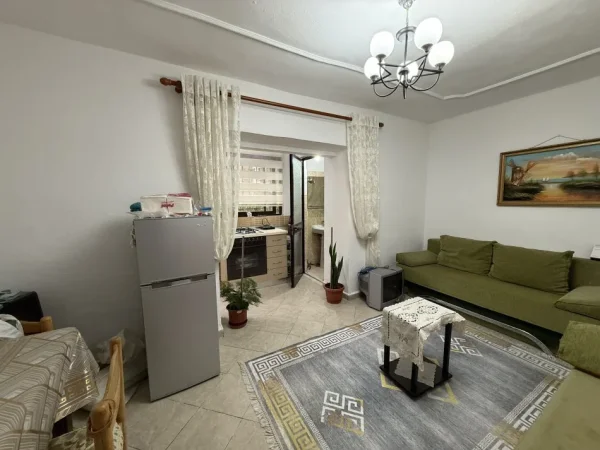Tirane, jepet me qera apartament 2+1+Ballkon Kati 1, 85 m² 550 € (Oxhaku)