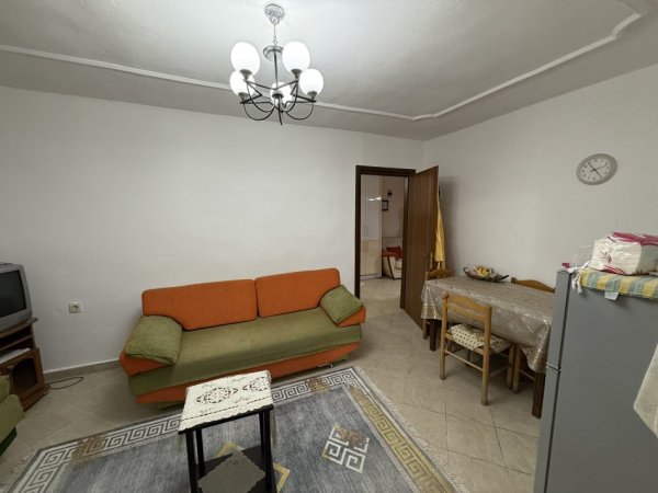Tirane, jepet me qera apartament 2+1+Ballkon Kati 1, 85 m² 600 € (Oxhaku)