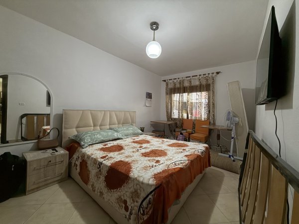 Tirane, jepet me qera apartament 2+1+Ballkon Kati 1, 85 m² 600 € (Oxhaku)