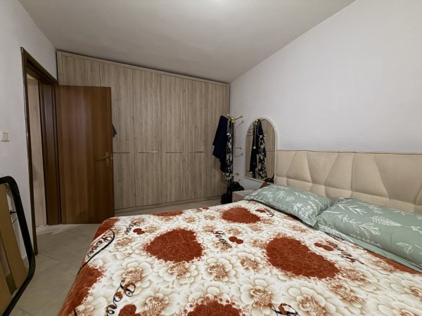 Tirane, jepet me qera apartament 2+1+Ballkon Kati 1, 85 m² 600 € (Oxhaku)