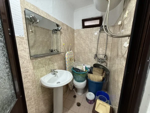 Tirane, jepet me qera apartament 2+1+Ballkon Kati 1, 85 m² 550 € (Oxhaku)