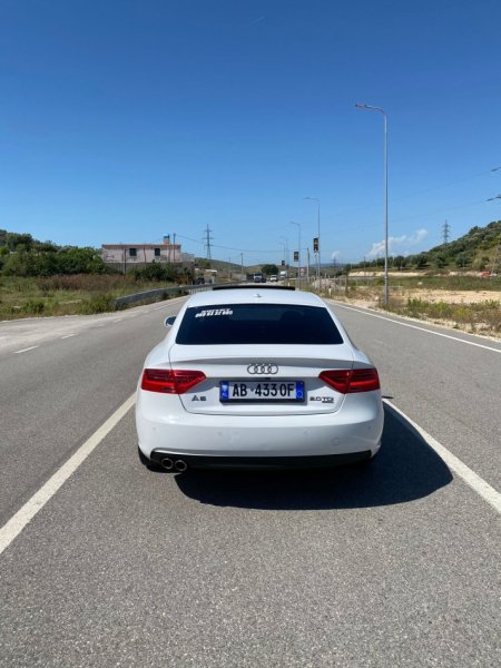 Vlore, shes makine Audi A5 2.0 Nafte, e bardhë automatik Kondicioner 213.000 km 10.000 €