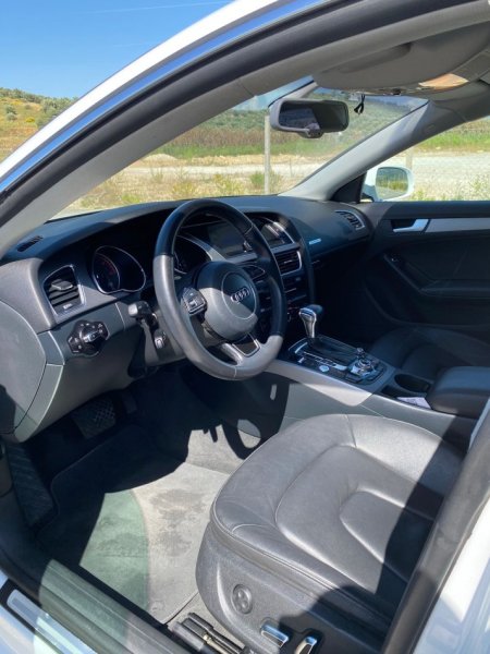 Vlore, shes makine Audi A5 2.0 Nafte, e bardhë automatik Kondicioner 213.000 km 10.000 €