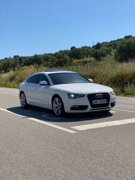 Vlore, shes makine Audi A5 2.0 Nafte, e bardhë automatik Kondicioner 213.000 km 10.000 €