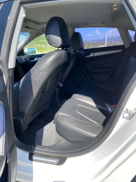 Vlore, shes makine Audi A5 2.0 Nafte, e bardhë automatik Kondicioner 213.000 km 10.000 €