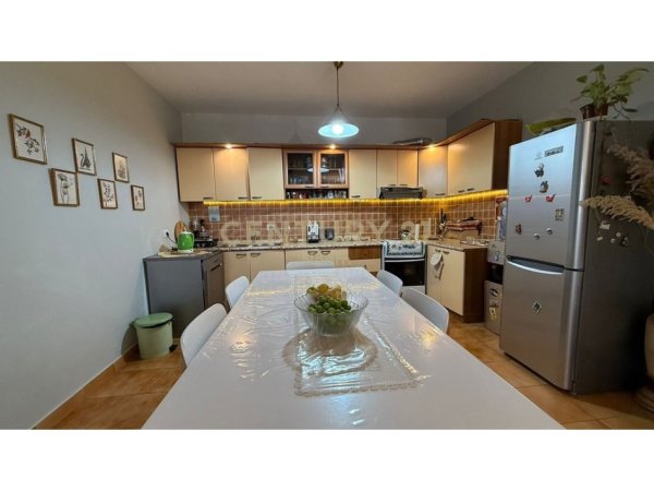 Tirane, shitet apartament 2+1+Ballkon Kati 6, 135 m² 260.000 € (Komune të Parisit)