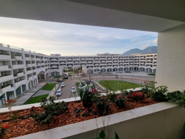 Tirane, jepet me qera apartament 3+1+Aneks+Ballkon , 146 m² 700 € (5 maji)