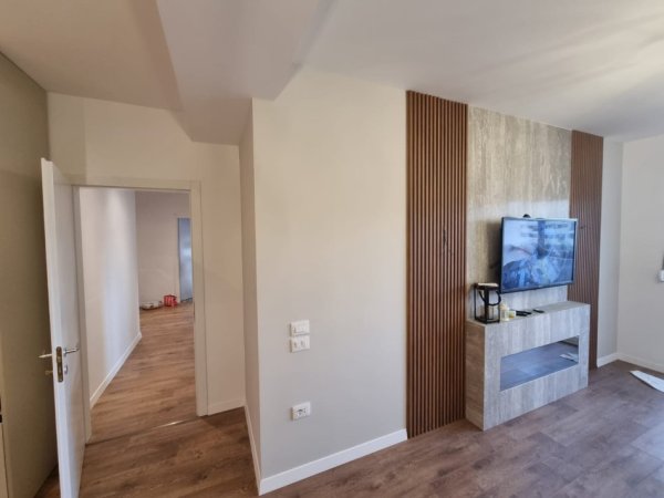 Tirane, jepet me qera apartament 3+1+Aneks+Ballkon , 146 m² 700 € (5 maji)