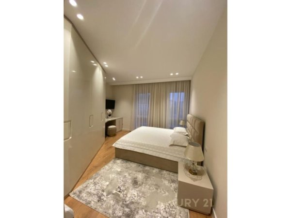 Tirane, shitet apartament duplex 3+1 Kati 3, 181 m² 355.000 € (ish fusha e aviacionit)