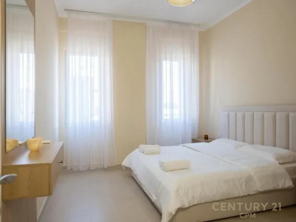 Tirane, jepet me qera apartament 1+1+Ballkon Kati 4, 70 m² 800 € (quare 21)