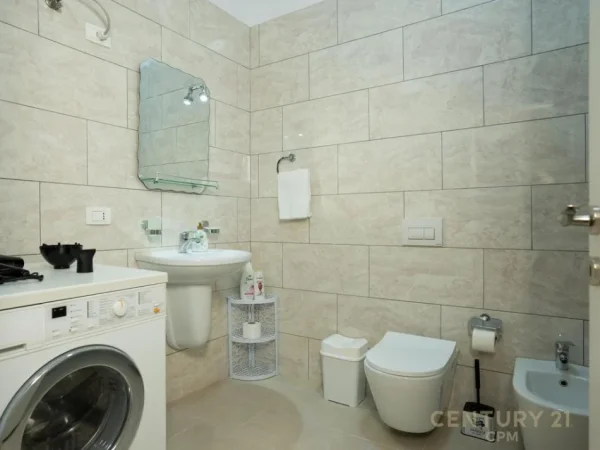 Tirane, jepet me qera apartament 1+1+Ballkon Kati 4, 70 m² 800 € (quare 21)