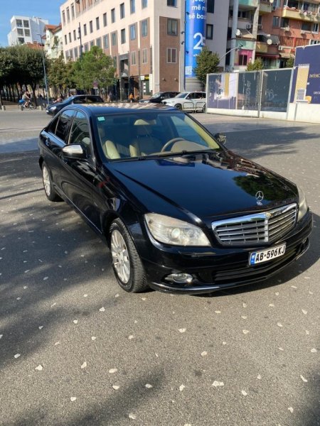 Tirane, shes makine Mercedez Benz Nafte, e zeze automatik Kondicioner 200.000 km 5.900 €