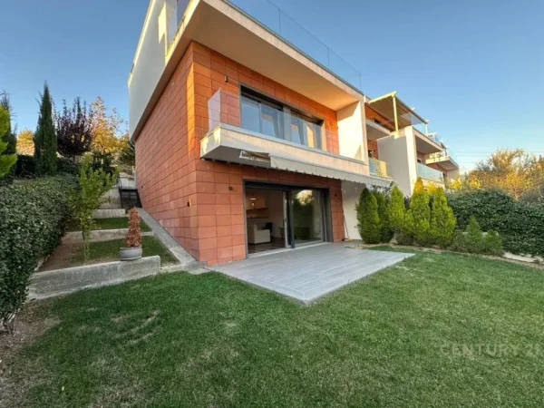 Tirane, jepet me qera apartament 2+1+Ballkon Kati 1, 220 m² 2.500 € (Teg)
