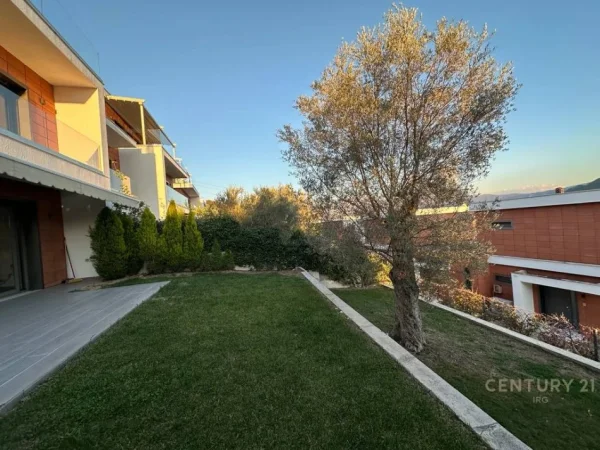 Tirane, jepet me qera apartament 2+1+Ballkon Kati 1, 220 m² 2.500 € (Teg)