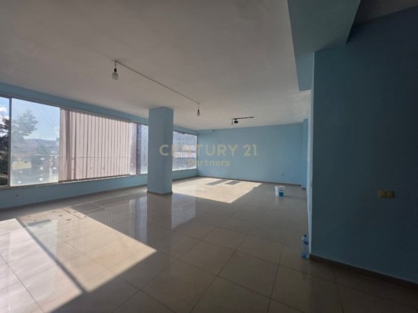 Tirane, shes ambjent biznesi Kati 1, 89 m² 142.000 € (Yzberisht)