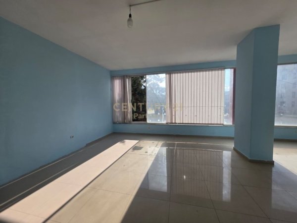 Tirane, shes ambjent biznesi Kati 1, 89 m² 142.000 € (Yzberisht)