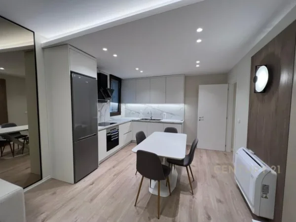 Tirane, jepet me qera apartament 1+1 Kati 3, 77 m² 1.000 € (Rruga e barrikadave)