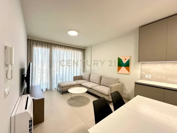 Tirane, jepet me qera apartament 1+1+Ballkon Kati 5, 71 m² 650 € (ish dogana)