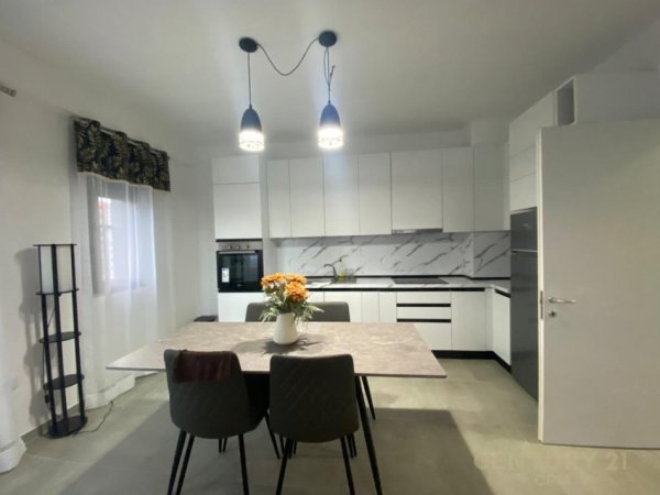 Tirane, jepet me qera apartament 2+1+Ballkon Kati 6, 650 € (Oasis Unaza e Re)