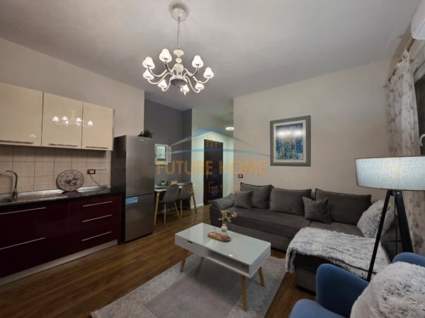 Tirane, jepet me qera apartament 1+1 Kati 3, 68 m² 700 € (Pazari i Ri)