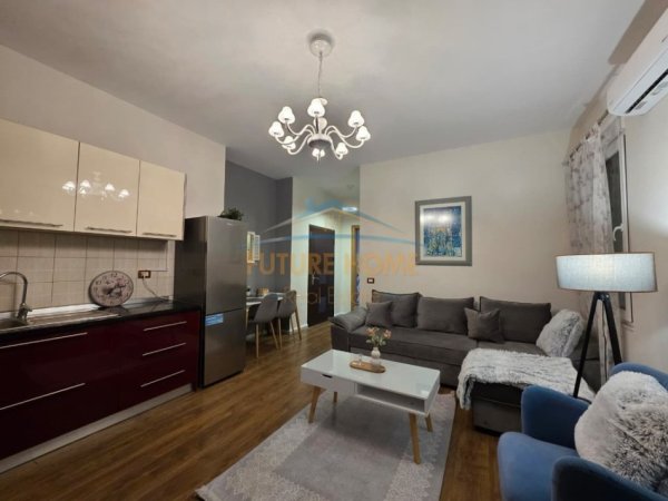 Tirane, jepet me qera apartament 1+1 Kati 3, 68 m² 700 € (Pazari i Ri)