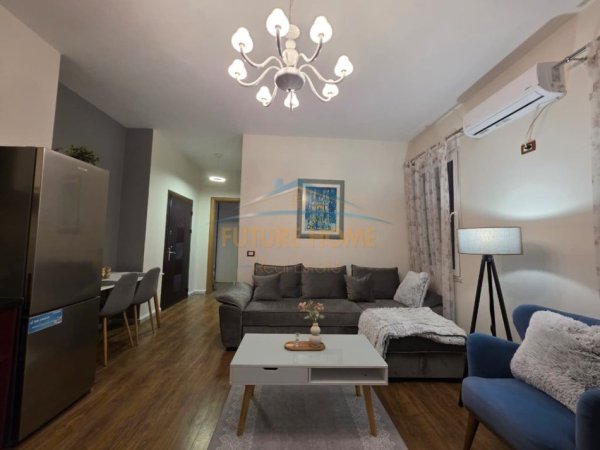 Tirane, jepet me qera apartament 1+1 , 68 m² 700 € (Pazari i Ri)