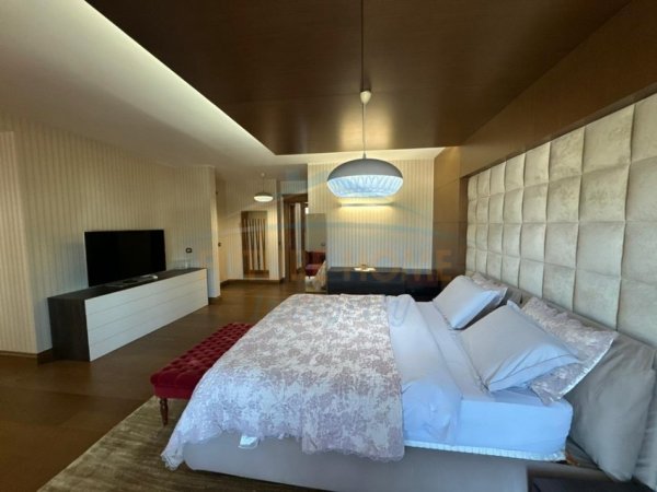 Tirane, jepet me qera apartament 2+1+Ballkon Kati 8, 240 m² 2.000 € 