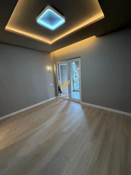 Tirane, shitet apartament 2+1+Ballkon Kati 4, 98 m² 275.000 € (KOMUNA E PARISIT)