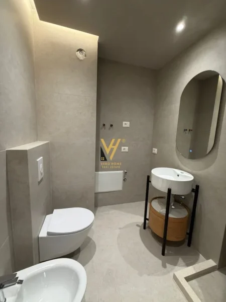 Tirane, shitet apartament 2+1+Ballkon Kati 4, 98 m² 275.000 € (KOMUNA E PARISIT)