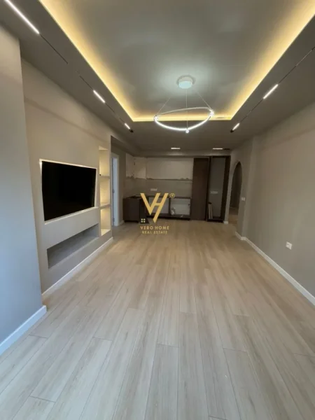 Tirane, shitet apartament 2+1+Ballkon Kati 4, 98 m² 275.000 € (KOMUNA E PARISIT)