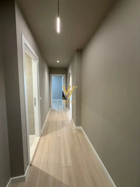 Tirane, shitet apartament 2+1+Ballkon Kati 4, 98 m² 275.000 € (KOMUNA E PARISIT)