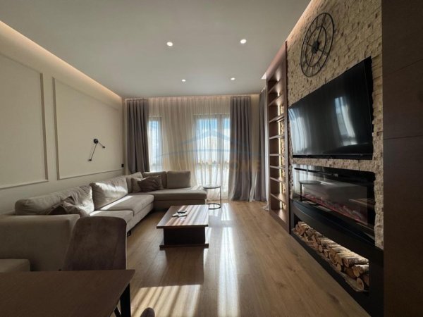 Tirane, jepet me qera apartament 1+1 Kati 8, 76 m² 850 € (Rruga e Kavajes, në Kompleksin Square21.)