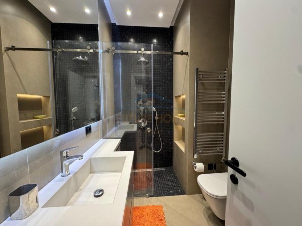 Tirane, jepet me qera apartament 1+1 Kati 8, 76 m² 850 € (Rruga e Kavajes, në Kompleksin Square21.)