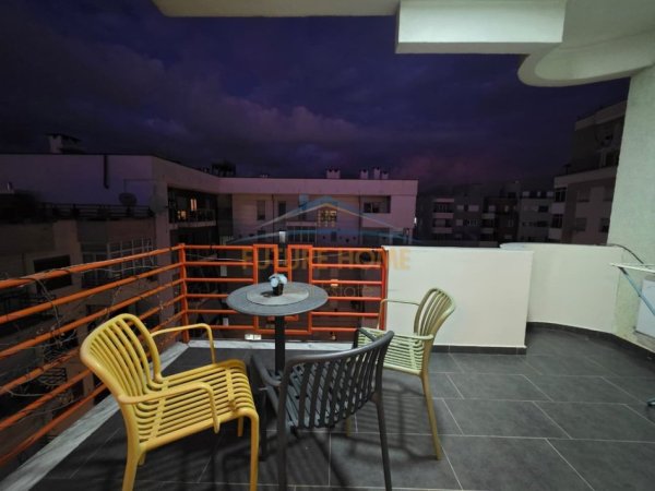 jepet me qera apartament Kati 8, 700 €