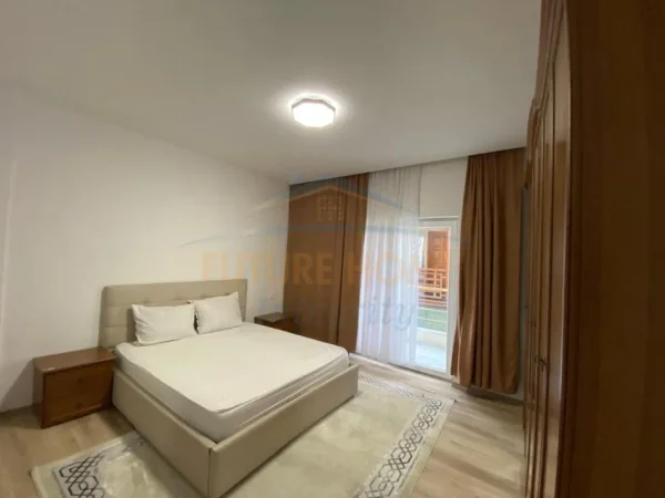 Tirane, jepet me qera apartament 3+1+Ballkon Kati 2, 120 m² 700 € 