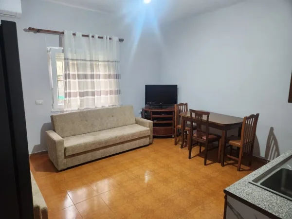 Tirane, jepet me qera apartament 2+1 Kati 1, 410 € 