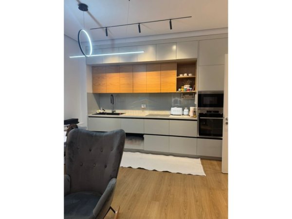 Tirane, jepet me qera apartament 2+1 Kati 4, 75 m² 1.000 € (Foleja e Gjelbër,Zogu i Zi)