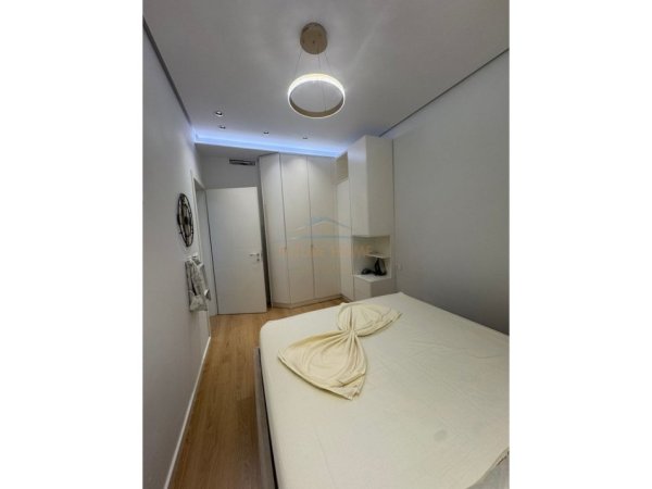 Tirane, jepet me qera apartament 2+1 Kati 4, 75 m² 1.000 € 