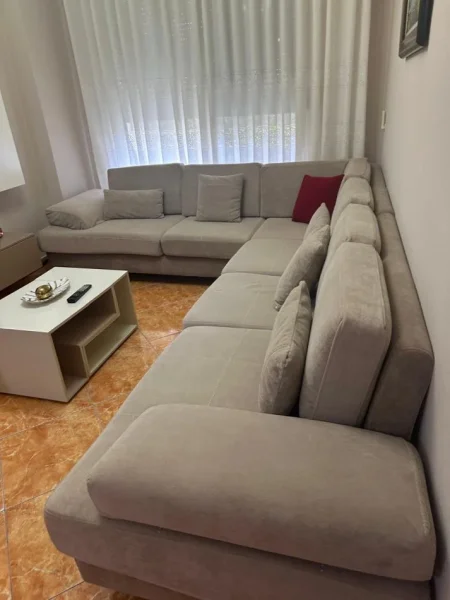 Tirane, jepet me qera apartament 2+1 Kati 3, 800 € 