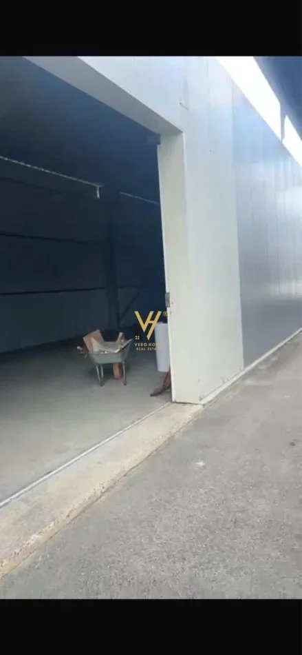 Tirane, jepet me qera magazine Kati 0, 250 m² 875 € (VORE)